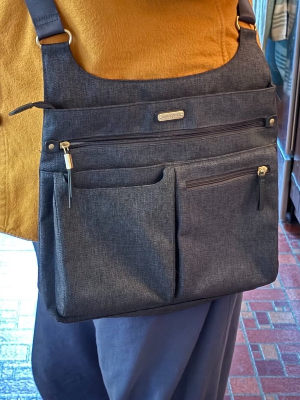 Baggallini Blue Denim Fabric Everywhere Crossbody Purse Bag Zips and Pockets EUC